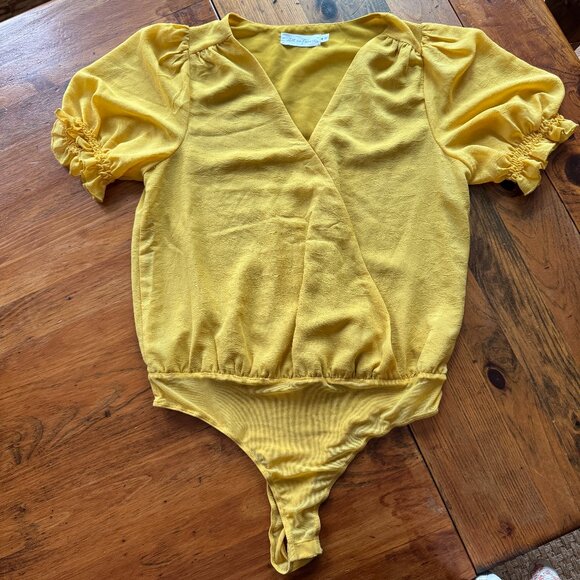 NWOT All In Favor Golden Yellow Cross Front Bodysuit Blouse Sz M - Picture 2 of 6